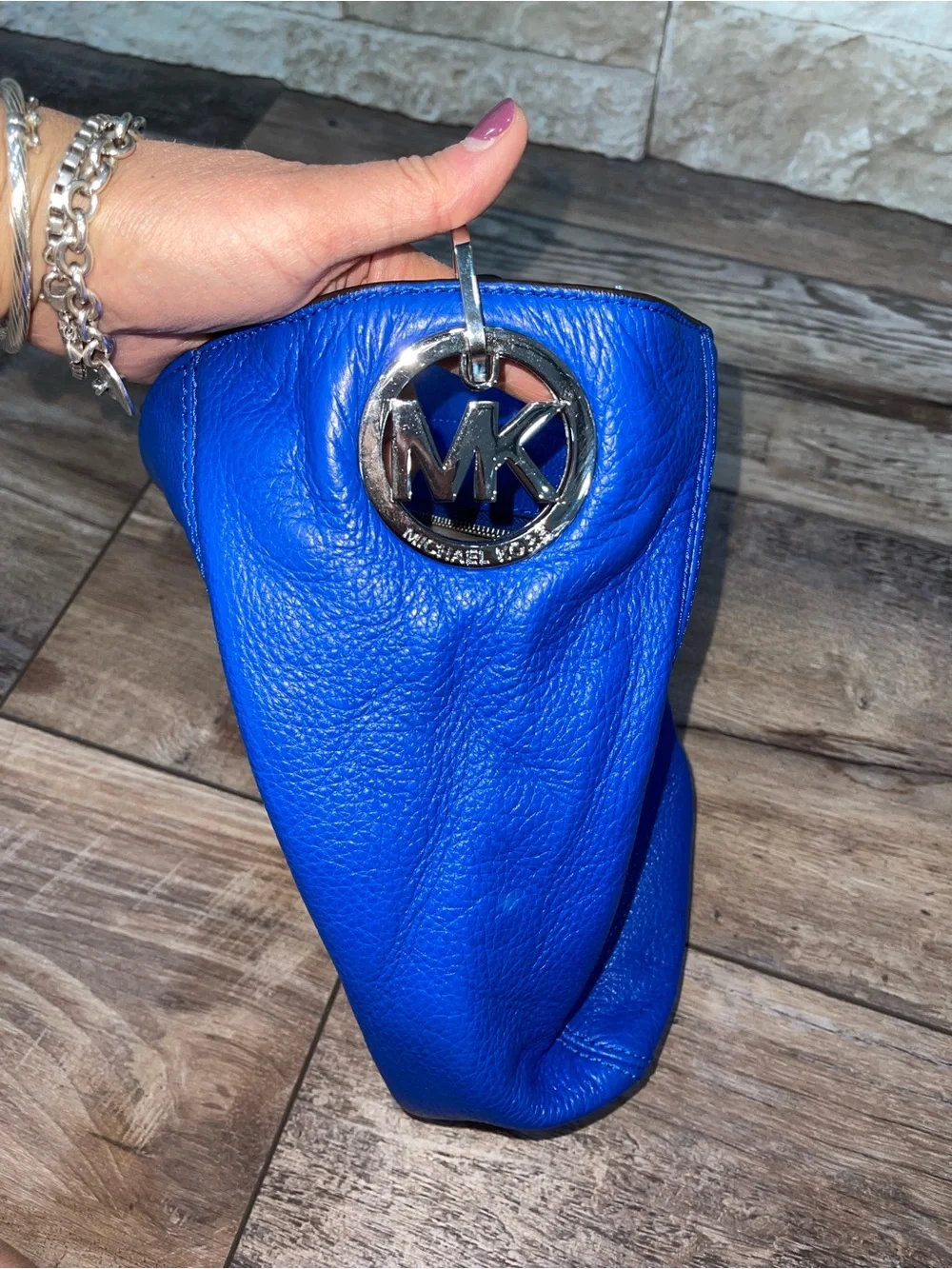 Michael Kors leather accents carry